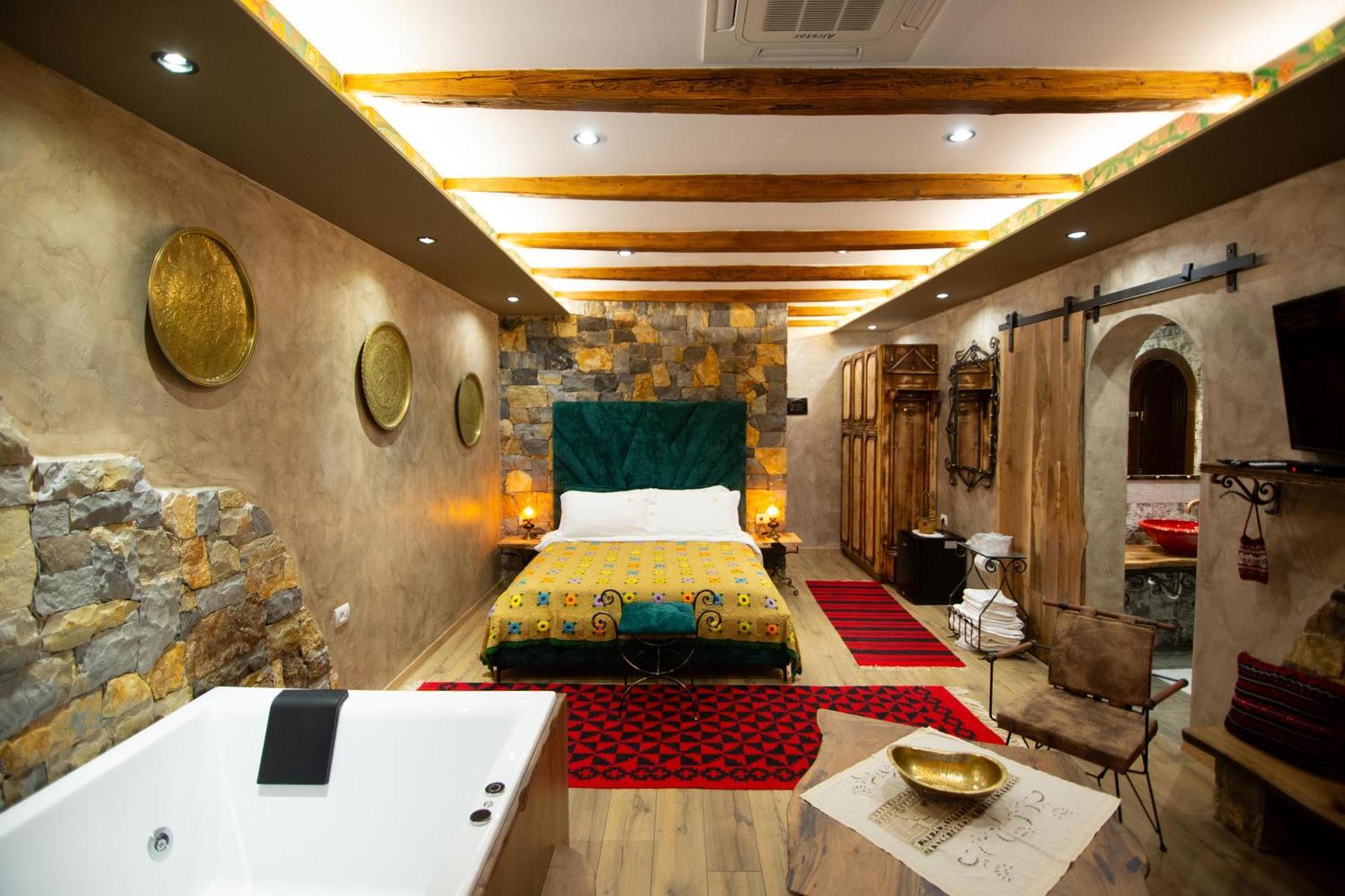 Vila Eden Boutique Hotel Korce Eksteriør billede